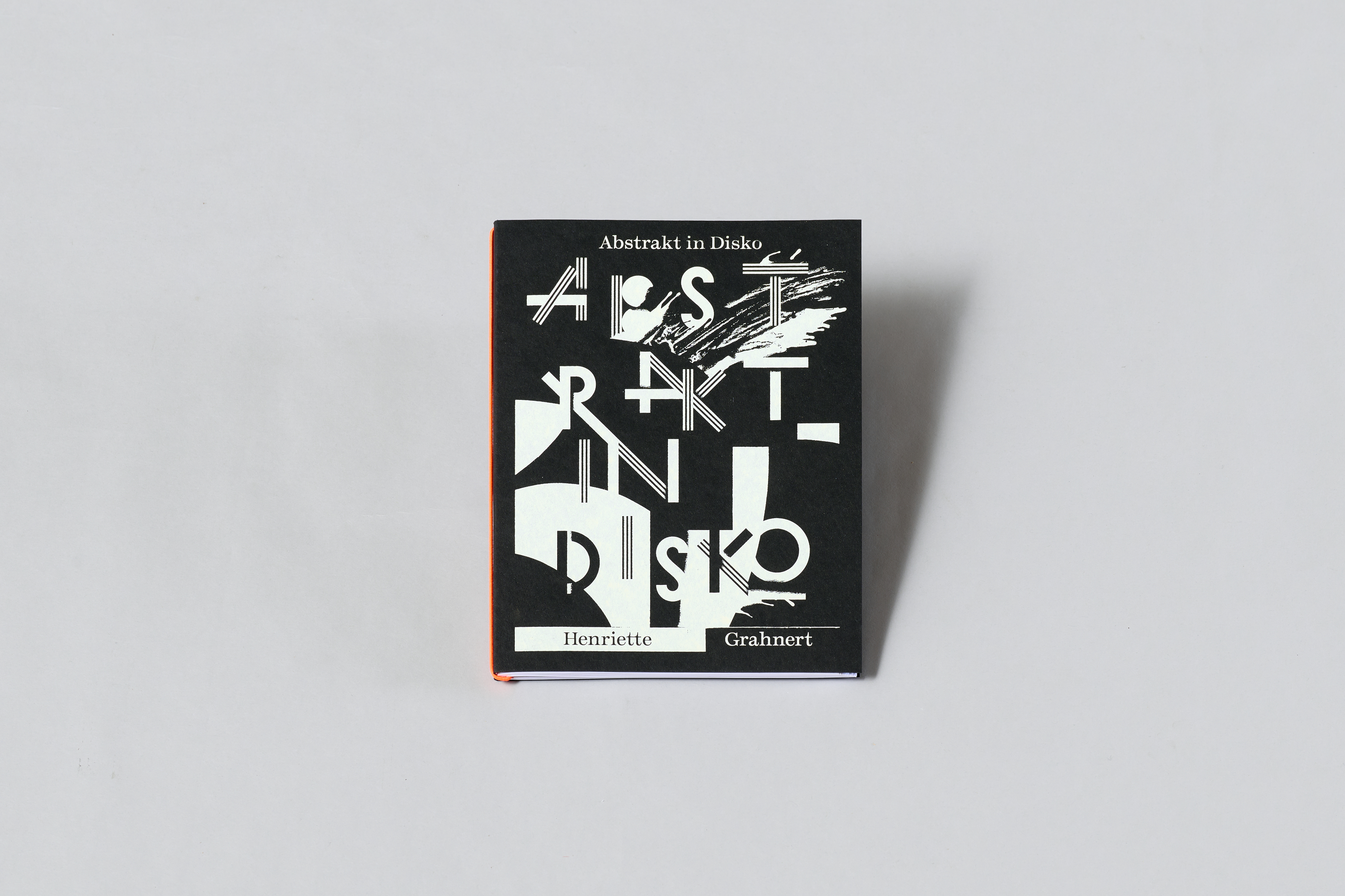 AI generated: The image shows the book "Abstrakt in Disko" by Henriette Grahnert. The cover is in black and white and features playful, abstract lettering.